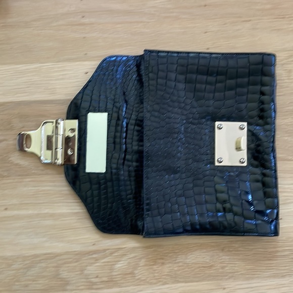 Alexis Hudson Santorini black leather croc print envelope clutch bag - Picture 2 of 5